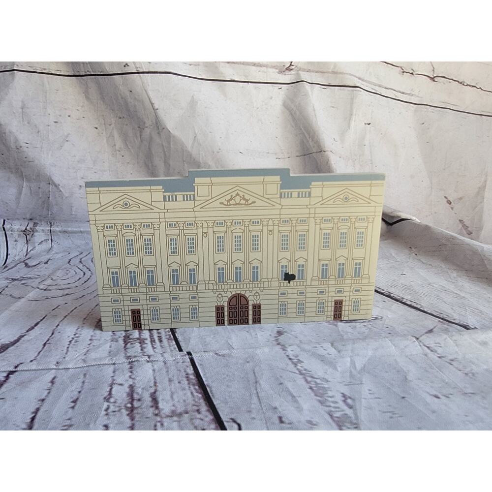 Cat's Meow Village Collectible Wooden Shelf Sitter Buckingham Palace London 1997